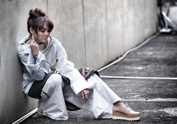 Rina Nose Tampil Beda dengan Riasan Vintage, wah Total nih!