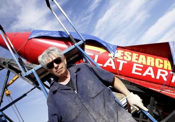 Pria ini Bikin Roket Demi Buktikan Teori Bumi Datar, Nahas . . . 