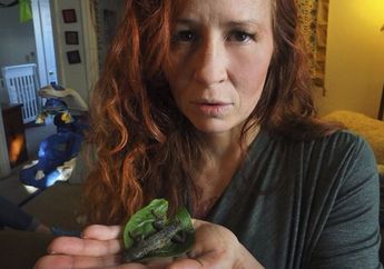 Sedang Asik Makan, Wanita Ini Temukan Hewan Tak Terduga di Makanannya