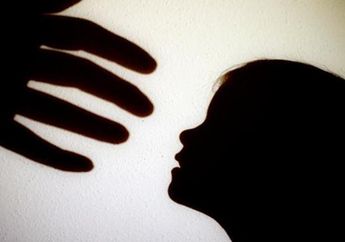 Gila, Seorang Wanita Tega Bantu Kekasihnya Lancarkan Aksi Pelecehan Seksual Pada Gadis di Bawah Umur 