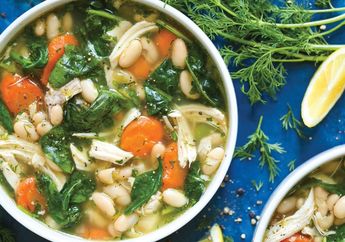 Hangatkan Malam Minggumu dengan Greek Lemon Chicken Soup Ini yuk