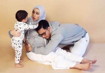 Pasang Pose Yoga Seperti Ini dalam Keadaan Hamil, Nycta Gina Panen Kritikan, Loh, Emang Nggak Boleh Ya?