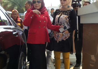 Demi Terlihat Cantik, Muzdalifah Rela Tersiksa Pakai High Heels 16 Cm!