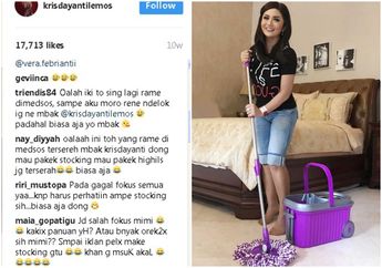 Pakai Stocking di Balik Celana Jins Sambil &lsquo;Ngepel&rsquo;, Foto Krisdayanti Ini Sukses Menuai Komentar Nyinyir