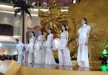 Deskripsi Karakter Seorang Wanita dalam Koleksi Busana Feminin Opi Bachtiar yang Bertajuk Dandelion di Golden Glam Pluit Mall 