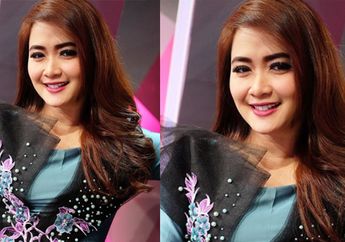 Mix and Match Rok Lipit ala Vega Darwanti, Ibu 2 Anak yang Selalu Modis!