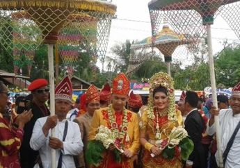 Pernikahan Mewah Pengusaha Binuang Tak Hanya Sekali, Ternyata Rita Sugiarto Juga Pernah Disawer Hingga Puluhan Juta