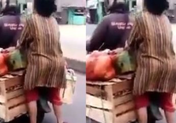 Tak Dapat Tempat di Motor, Emak-emak Nekat Duduk dengan Cara Ekstrem