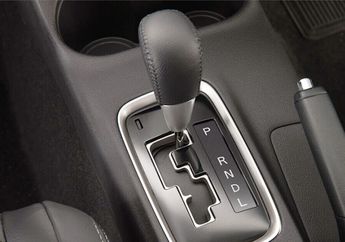 Ladies, Pastikan Sudah Lakukan 3 Langkah Ini Ketika Parkir Mobil Matic di Tanjakan Ya!