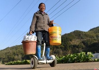 Canggih Euy! Lelah Berjalan, Petani Akhirnya Putuskan Pakai Segway Untuk Berladang