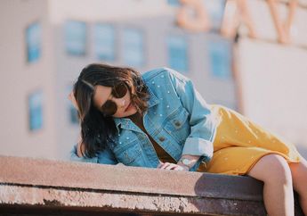 Tampil Kekinian dengan Piyama, Prilly Latuconsina Kenakan Tas Mewah