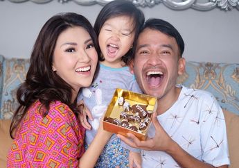 Rayakan Tahun Baru Imlek, Inilah Gaya Busana Sarwendah dan Keluarga, Kompak Banget!