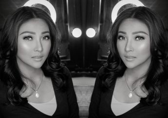 Tampil Trendi ala Mama Zaman Now dengan Busana Kekinian, Sarwendah Kenakan Tas dengan Harga Fantastis!