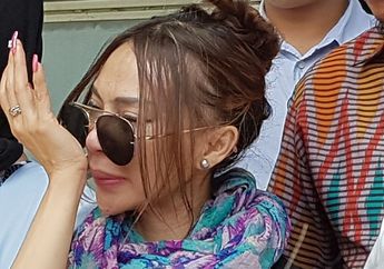 Artis Seksi Gusti Rosaline Mengaku Sudah Sering Dipukuli Pejabat Ini