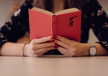 Ternyata Inilah 4 Zodiak yang Paling Kutu Buku, Virgo Boleh Sedikit Berbangga Diri nih, Kenapa ya?