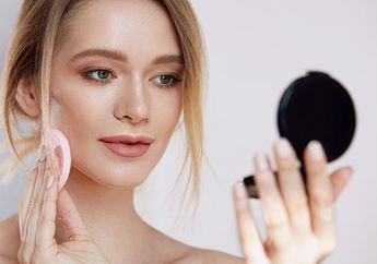 Biar Nggak Salah Pilih, Ini Berbagai Jenis Bedak yang Wajib Kamu Ketahui!