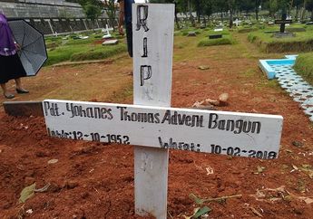 Bukan Istri dan Anak, Ternyata 2 Orang Ini yang Datangi Makam Advent Bangun