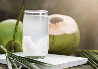 Mulai Dari Meningkatkan Fungsi Ginjal, Ini 5 Manfaat Air Kelapa Untuk Tubuh!