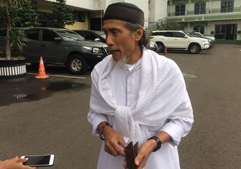 Yaya Moektio, Mantan Drummer God Bless Datang Menjenguk Fachri Albar