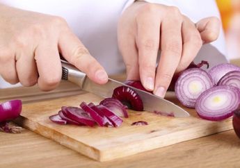 4 Cara Ampuh Hilangkan Bau Bawang yang Menyengat di Tangan 