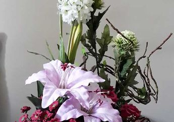 Cara Ampuh Cerahkan Kembali Warna Bunga Palsu