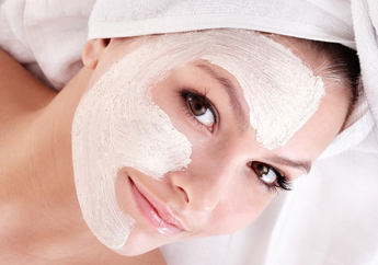 Kulit Cerah Berkilau dan Lembap dengan Perawatan Milk Peel 