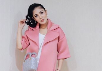 Bosan Tampil dengan Warna yang Itu-itu Aja? Nindy Bagikan Inspirasi Gaya Kasual dengan Warna Ini