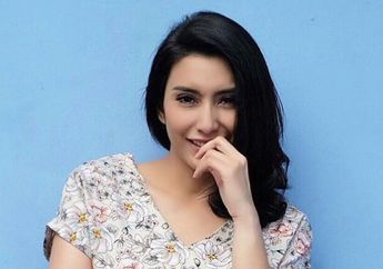 Duh..Ayu Tenan! Tyas Mirasih Kenakan Kebaya Brokat yang Bikin Kamu Terkagum-kagum, Lihat Sendiri deh