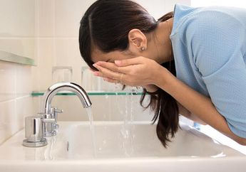 Hati-Hati, Inilah Tiga Kesalahan dalam Mencuci Wajah yang Bisa Merusak Kulit !