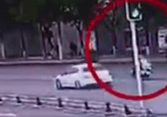 Kondisi Darurat, Polisi Ubah 18 Lampu Lalu Lintas Jadi Hijau Untuk Wanita yang Akan Melahirkan