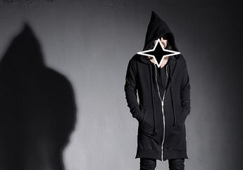 Jupe Dijenguk Pria Berpenampilan Misterius