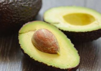 DIY Scrub Alami dari Alpukat, Cocok untuk Jerawat di Punggung nih!