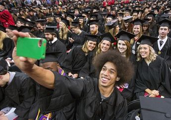 Group Selfie Makin Digandrungi, Ini Tips Supaya Foto Kamu Ciamik