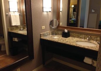 Nggak Nyangka, 5 Kebiasaan Kecil Ini Bikin Kamar Mandimu Tetap Bersih!