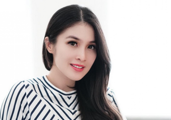 Sandra Dewi Pamer Foto Feminin dan Seksi Kala Hamil, Duh&hellip;Aura Cantiknya Keluar Banget!