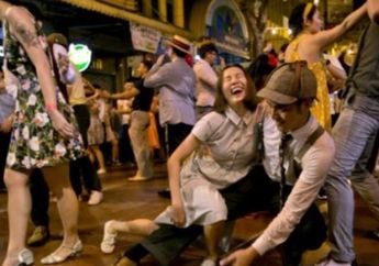 Bertema Vintage, 300 Orang Penari Swing Dance Beraksi di Jalanan Thailand Diiringi Musik Jazz