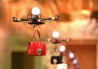 Unik, Merek Terkenal Dolce & Gabbana Pamerkan Koleksi Tas Terbaru di Milan Fashion Week 2018 dengan Alat Canggih 