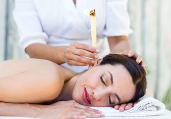  Mengulas Bahaya di Balik Tren Terapi Ear Candle