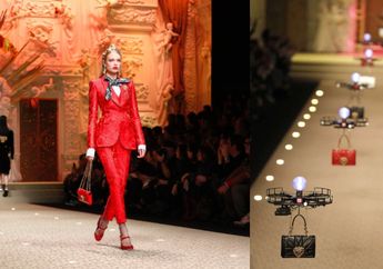 Bukan Diperagakan Model Cantik, Koleksi Tas Terbaru Dolce & Gabbana Dipamerkan dengan Deretan Drone di Milan Fashion Week 2018, Unik Banget!