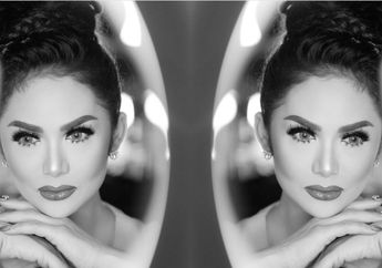 Tampil Ngejreng Kenakan Outfit Serba Kuning, Penampilan Krisdayanti Ini Curi Perhatian! Kayak Apa tuh?