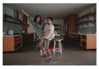 Intip Foto-Foto Prewedding Tarra Budiman Yang Super Lucu Ini Yuk!