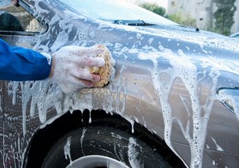 Ups, Terlalu Sering Cuci Mobil Justru Bikin Cat Bodi Kendaraanmu Rusak!
