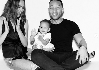 Foto-foto Ini Jadi Bukti Kalau Keluarga John Legend Memang #FamilyGoals Banget