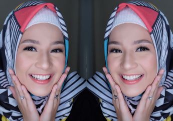 Inspirasi Gaya Hijab Formal ala Natasha Rizky Mengenakan Stripe Suit, Contek Penampilannya yuk!