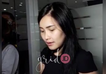 Jenguk Jupe, Ayu Ting Ting Ditunggu Warga di Luar