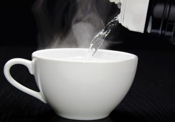 Minum Air Putih Hangat di Pagi Hari, Ini 5 Manfaatnya Bagi Tubuh