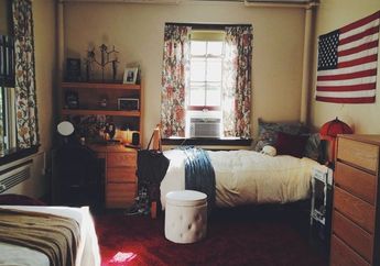 Meski Sudah Drop Out Pada 2016, Seorang Mahasiswi Tak Mau Tinggalkan Asrama Kampusnya