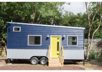 Rumah Ini Cuma Segede Kontainer Truk, Siapa Sangka Fasilitas di Dalamnya Kece Nian