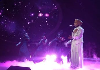 Ayu Putrisundari Bersholawat di Panggung Indonesian Idol 2018