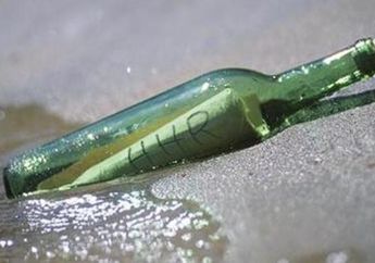 Dikira Sampah, Pesan dalam Botol Berusia 132 Tahun Telah Ditemukan di Sebuah Pantai